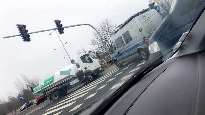 Kierowca ciężarówki jechał pod prąd we Włocławku. Wiemy co się stało [zdjęcia]