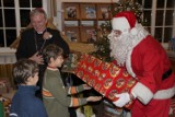 Mikołaje z Kociewia z wielkimi sercami! W Pelplinie wręczyli prezenty dzieciom
