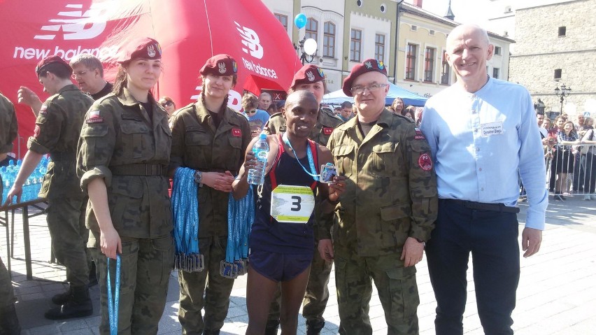 Półmaraton dookoła Jeziora Żywieckiego 2017. ZDJĘCIA z mety