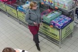 Bydgoszcz. Ukradła telefon w sklepie. Policja szuka tej kobiety [wideo, zdjęcia]