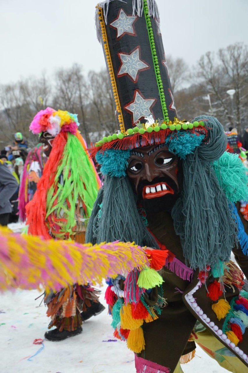 NIESOPUSTY 2019 w Węgierskiej Górce [ZDJĘCIA]. Przegląd Grup Kolędniczych i Obrzędowych