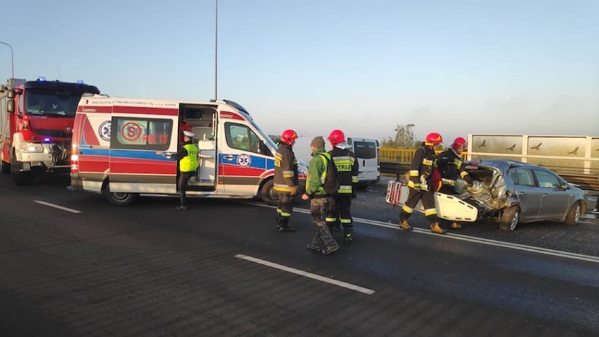 Zderzenie trzech samochodów na Wiadukcie Briańskim w Koninie 