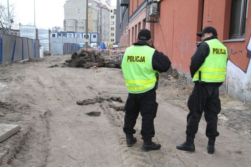 Wrocław: Na budowie przy Inowrocławskiej znaleziono niewybuch (ZDJĘCIA)