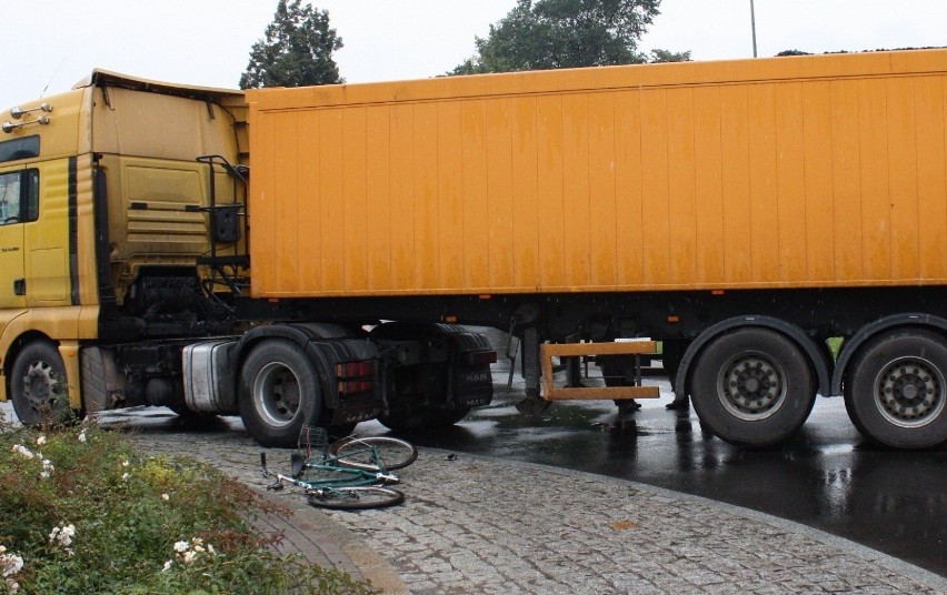 Wypadek w Oświęcimiu. Rowerzystka została potrącona przez ciężarówkę