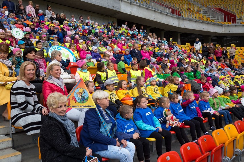 Przedszkolaki świętowały na stadionie w Białymstoku [ZDJĘCIA]