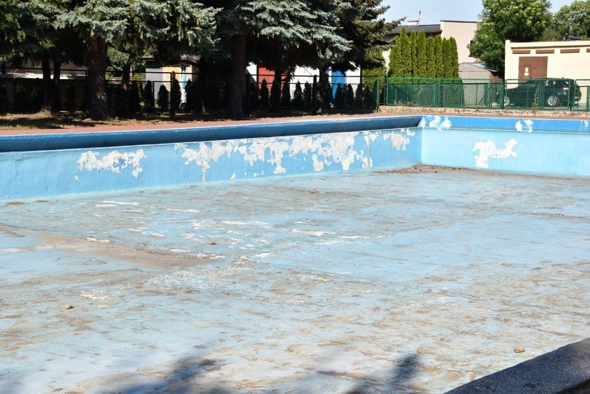 Kolejne wakacje bez basenu w Grodzisku Wielkopolskim. Czy są szanse na to, by obiekt znów cieszył mieszkańców?