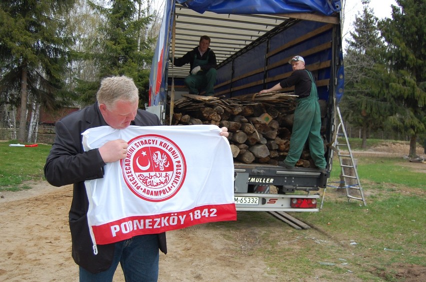 Kolejny symbol polskości w świecie trafił do Centrum Edukacji i Promocji Regionu w Szymbarku