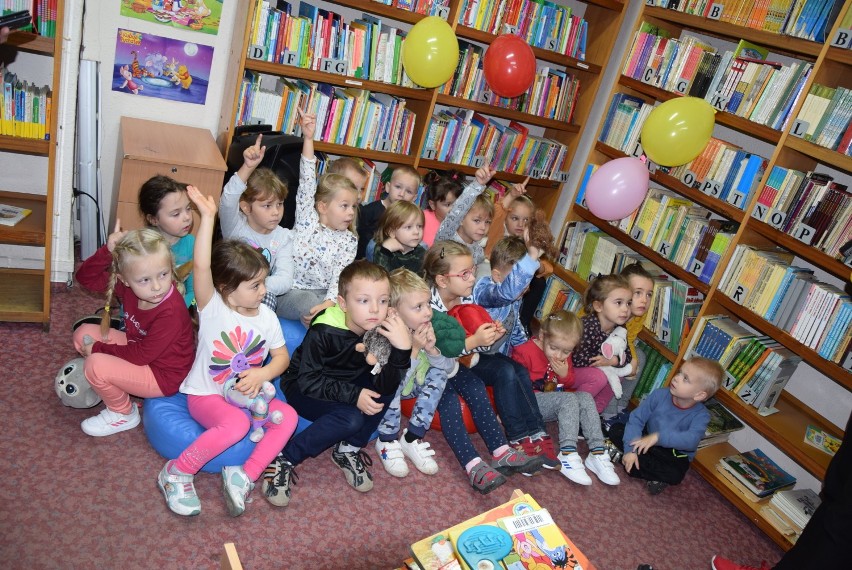 KROTOSZYN: Przedszkolaki znów opanowały bibliotekę na rynku [ZDJĘCIA]