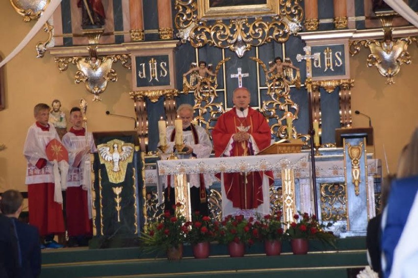 Młodzież z parafii w Kowalewie przystąpiła do sakramentu Bierzmowania