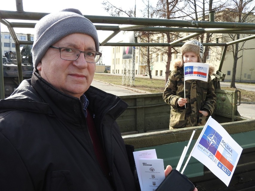 Ale w tych czołgach jest ciasno. Jak ci żołnierze się...