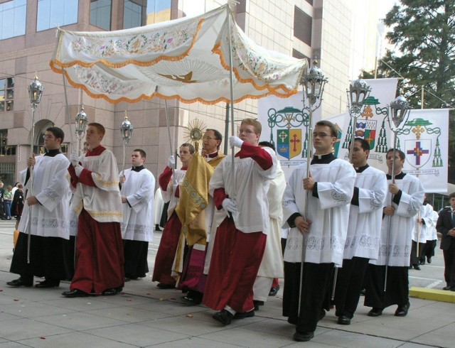 Zdjęcie ilustracyjne. http://de.wikipedia.org/w/index.php?title=Bild:Procession_with_blessed_sacrament_1.jpg&amp;filetimestamp=20051001041104