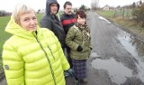 Mieszkańcy ul. Skrajnej skarżą się na dziury w nowej drodze