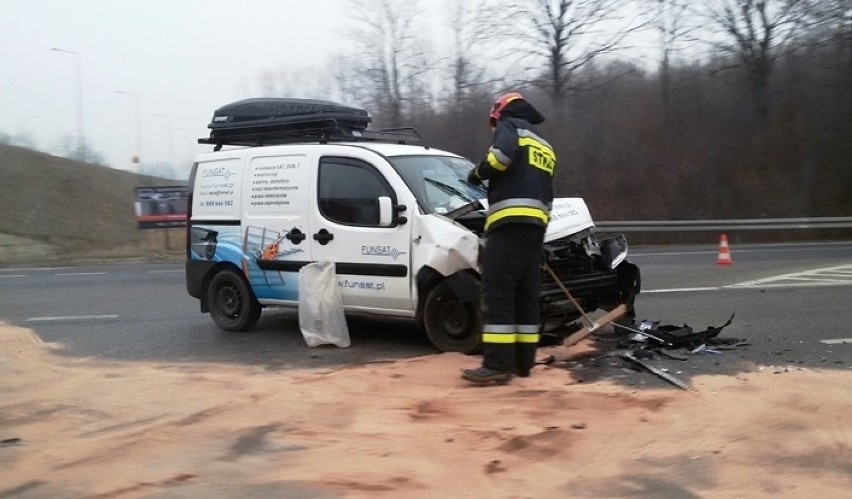 Wypadek w Bielsku-Białej: zderzenie w rejonie Makro [ZDJĘCIA]