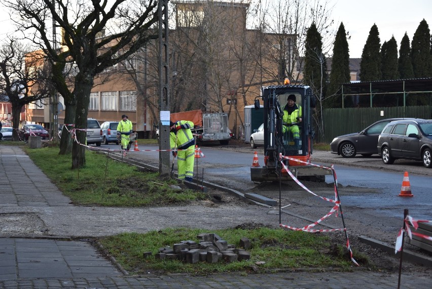 Tarnów. Pełna dziur i wybojów ulica Garbarska doczeka się nowej nawierzchni. Remontem zajmuje się Przedsiębiorstwo Usług Komunalnych