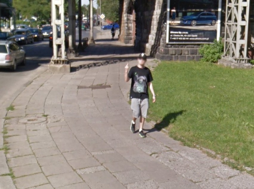 Opole w Google Street View. Na zdjęciu: Młody mężczyzna...