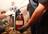 Wolbórz: Aż 390 kilogramów wybuchowego kwasu znaleziono na posesji przy ul. Polnej
