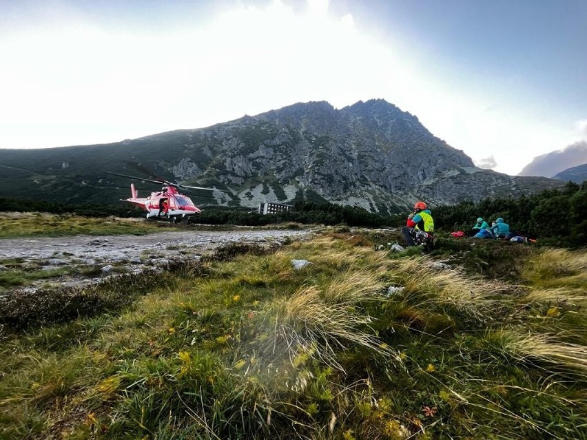 Słowaccy ratownicy w niedzielę pomagali Polakom w Tatrach