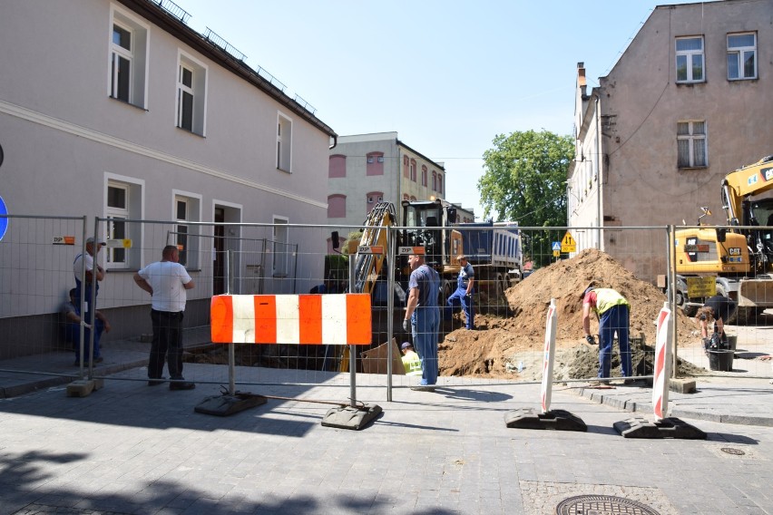 Puck, ul. Zamkowa zamknięta dla ruchu. Trwają prace związane z budową kanalizacji