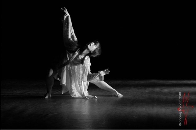Takako Matsuda ukończyła w 2001 r. New York University oraz Tish School of the Arts. Studiowała balet, taniec wsp&oacute;łczesny, sztukę aktorską oraz taniec butoh.
Fot. Andrzej Hajdasz
