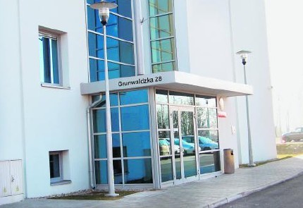 Nowoczesna siedziba Sądu Rejonowego w Jaworznie mieści się przy ul. Grunwaldzkiej 28