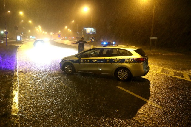 Jak przyznają przedstawiciele służb burze mogą być niebezpieczne