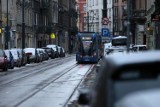 Co zrobić z autami blokującymi ruch tramwajowy na Długiej? Jest pomysł