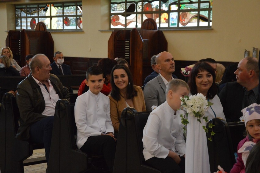 Uroczystość Pierwszej Komunii Świętej odbyła się w parafii pw. NMP Matki Kościoła na os. Dolnośląskim w Bełchatowie