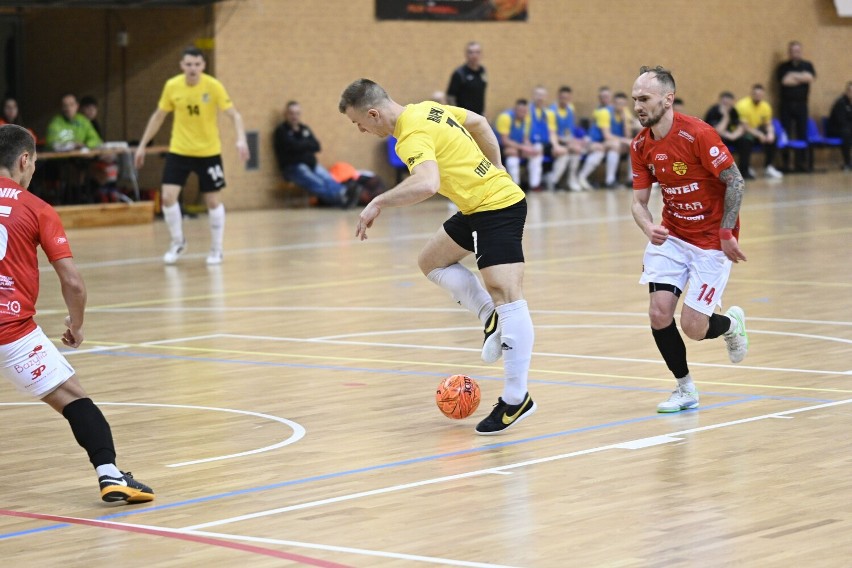 Futsal Świecie (żółte koszulki) pokonał Red Devils Chojnice...