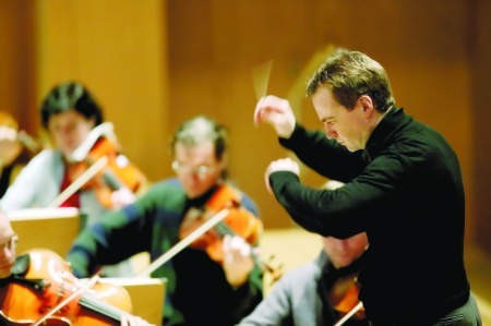 Koncert Bamberger Symphoniker został poprowadzony przez Jonathana Notta.