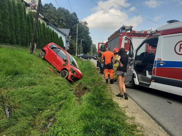 Nowy Sącz. Samochód wypadł z drogi na ul. Barskiej