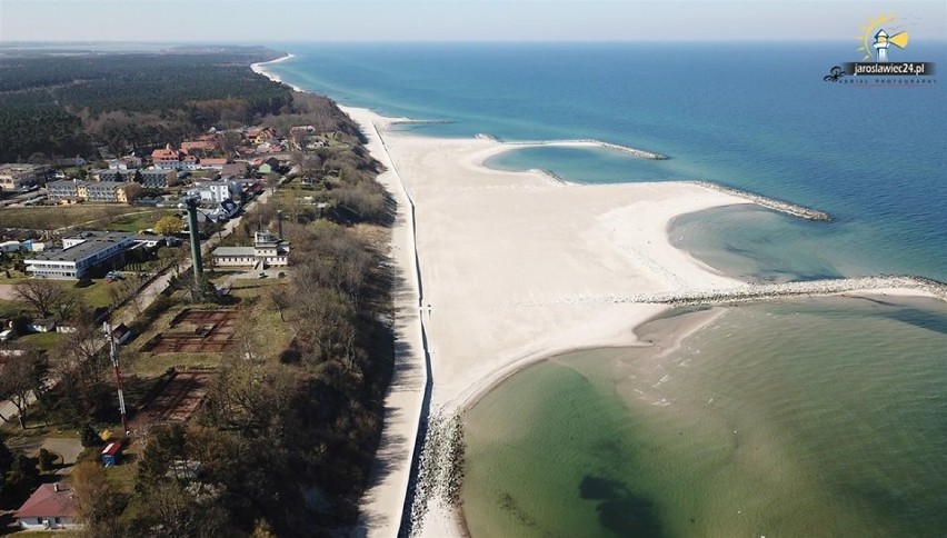 Jarosławiec to polski Dubaj! Ogromna sztuczna plaża przyciąga wielu turystów. To największa taka w Europie! Zachwyca turystów