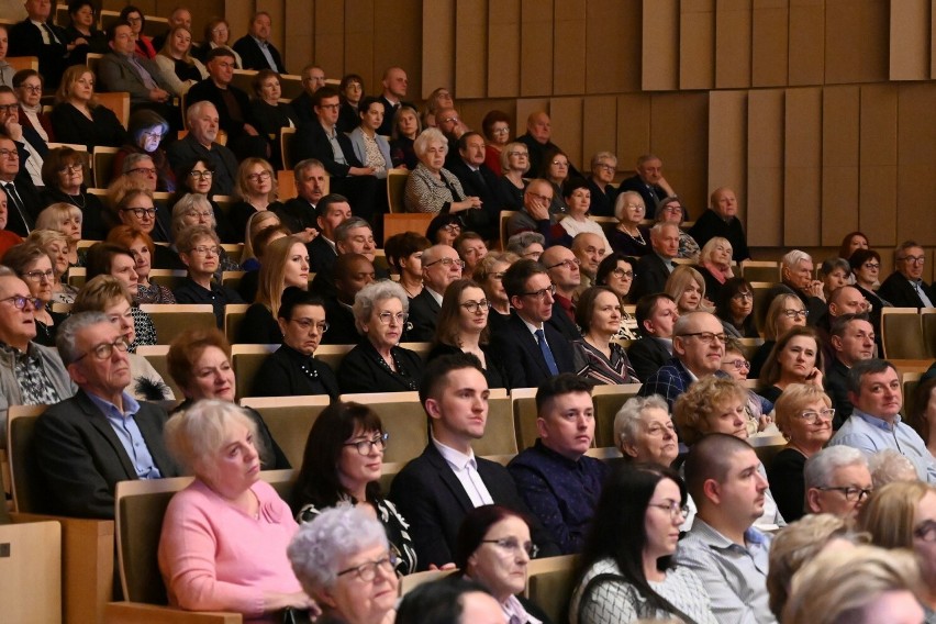 Wydarzenie zgromadziło wielu ludzi na widowni Filharmonii...