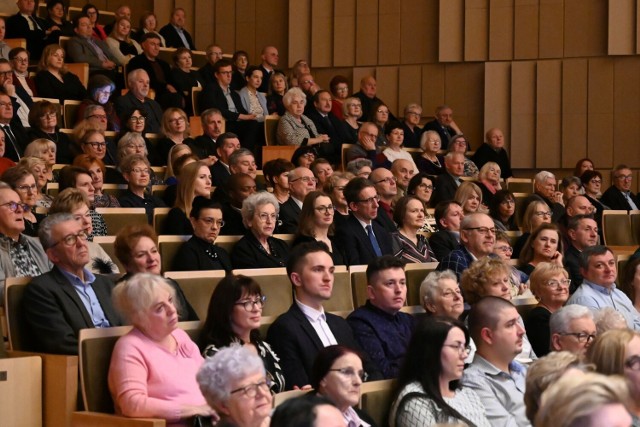 Wydarzenie zgromadziło wielu ludzi na widowni Filharmonii Świętokrzyskiej