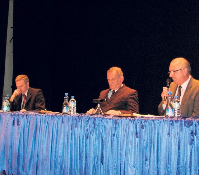 Kandydaci do fotela prezydenta Pabianic: (od lewej) Dariusz Wypych, Zbigniew Dychto i Bogdan Piotrowski.