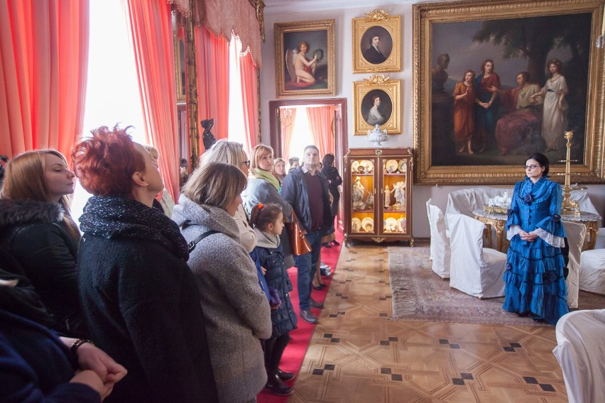 Muzeum Zamoyskich w Kozłówce: Pani Beata wspomogła WOŚP i na jeden dzień objęła stery w placówce