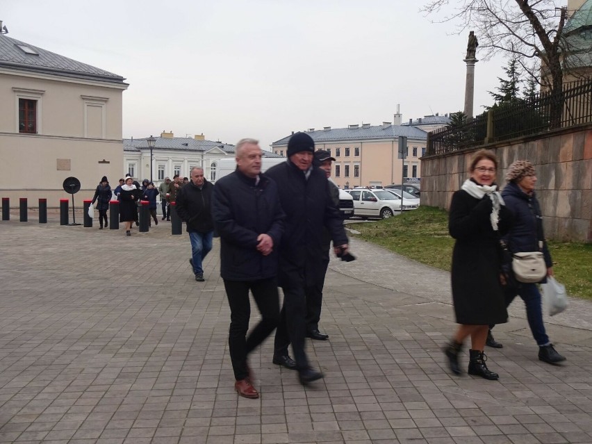 Przed dawnym więzieniem Urzędu Bezpieczeństwa w Kielcach oddano hołd Żołnierzom Wyklętym