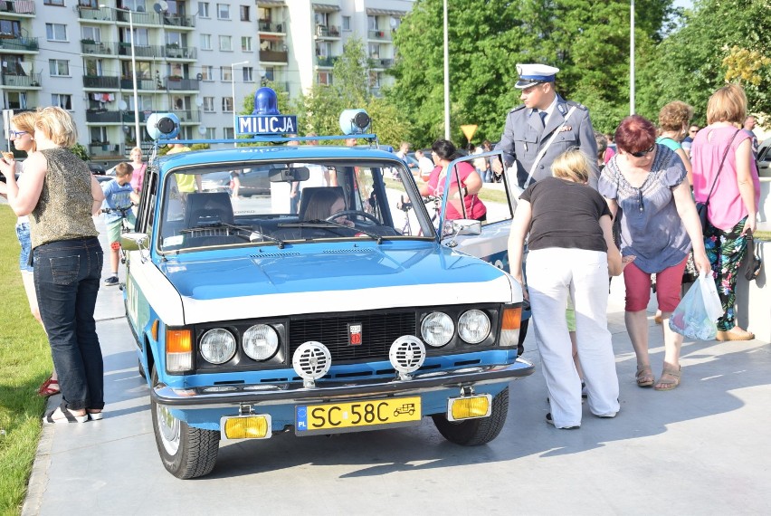 Piknik w stylu PRL w Łazach. Otwarto skwer na osiedlu Podlesie FOTO