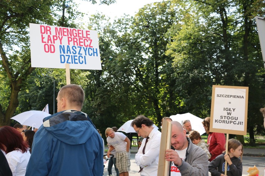 Wyrok sądu w sprawie odmowy szczepień: rodzice nie działali na szkodę dzieci! [dużo zdjęć]