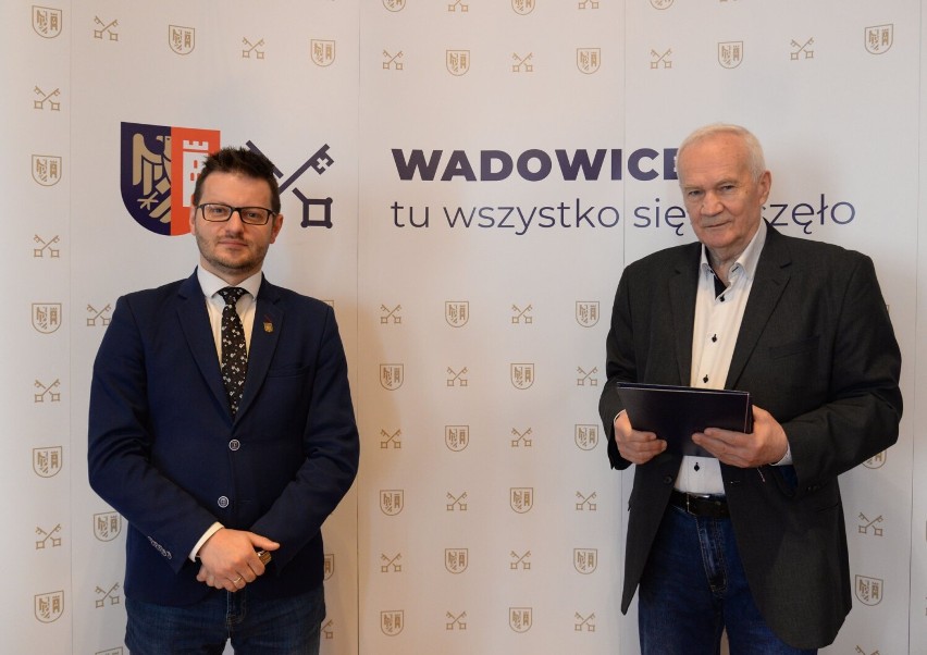 Były burmistrz Wadowic Kazimierz Malczyk(po prawej) po...