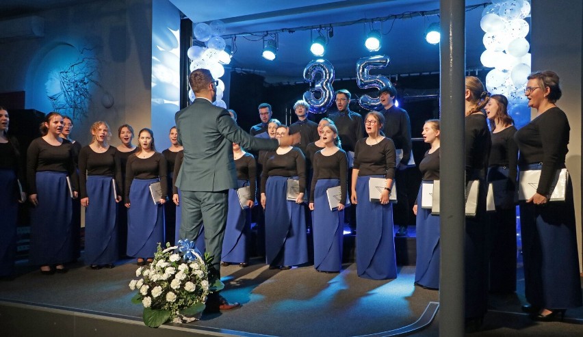 Na scenie klubu "Akcent" w jubileuszowym koncercie wystąpił...