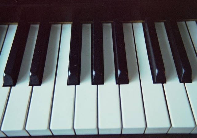 Źródło: http://commons.wikimedia.org/wiki/File:Piano-keyboard.jpg