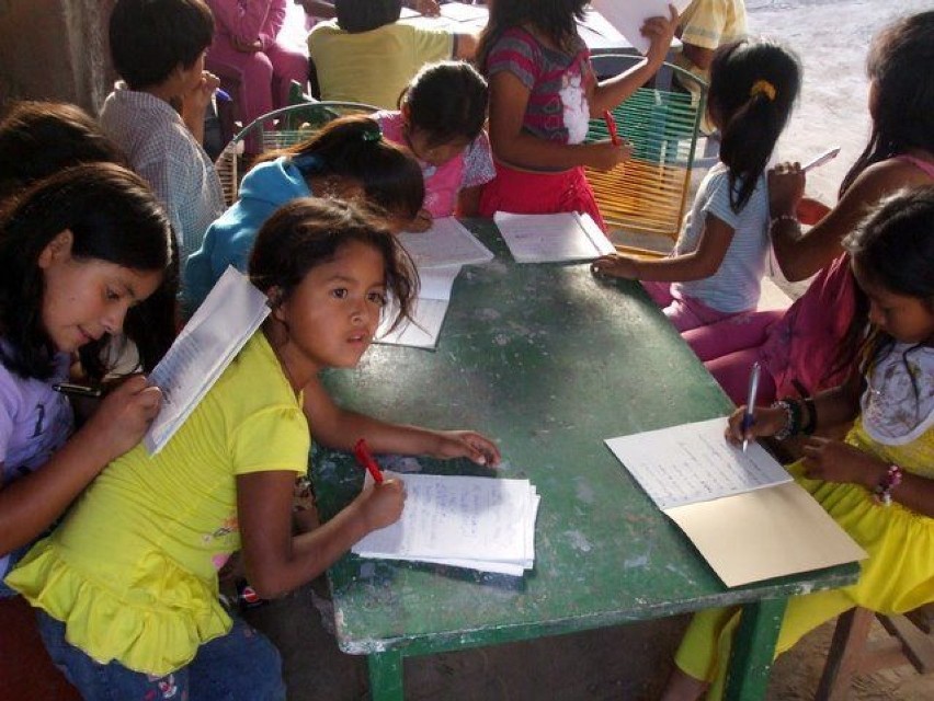 Dzieci w Limie podczas zajęć języka angielskiego. /zdjęcie...