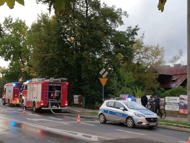 Ugaszenie pożaru trwało około dwie godziny.