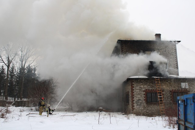 Pożar starego młyna w Sienicznie (07.02.2023)