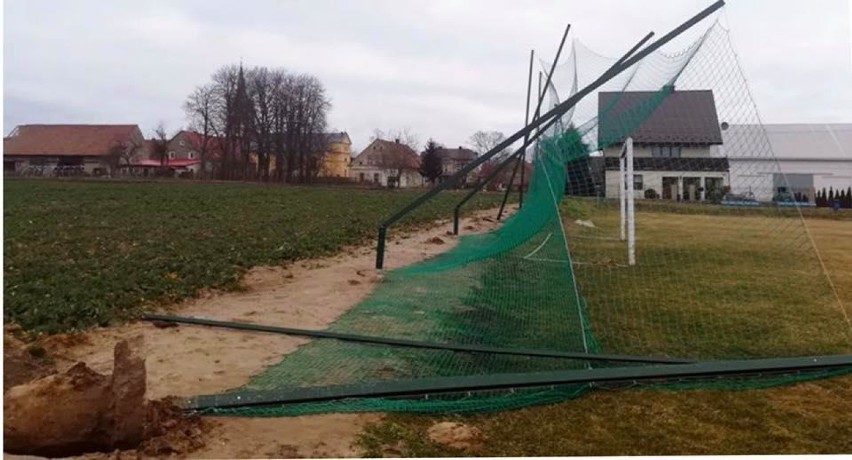 Zniszczone szatnie i tereny sportowe w Solnikach Małych. Klub apeluje o wsparcie!