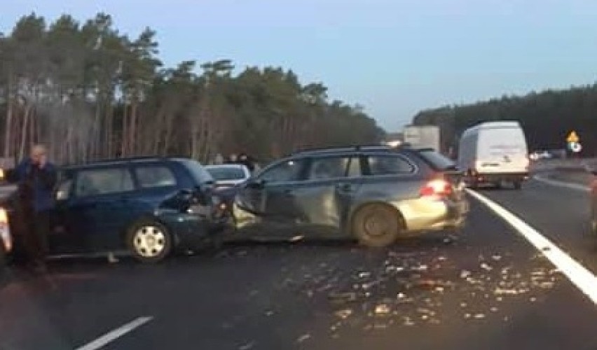 Wypadek na S3. Zderzyły się cztery samochody osobowe [ZDJĘCIA] 