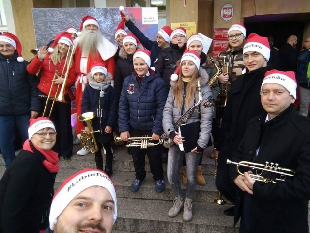 Orkiestra Dęta Gminnego Ośrodka Kultury w Unisławiu angażuje się w różne akcje i działania