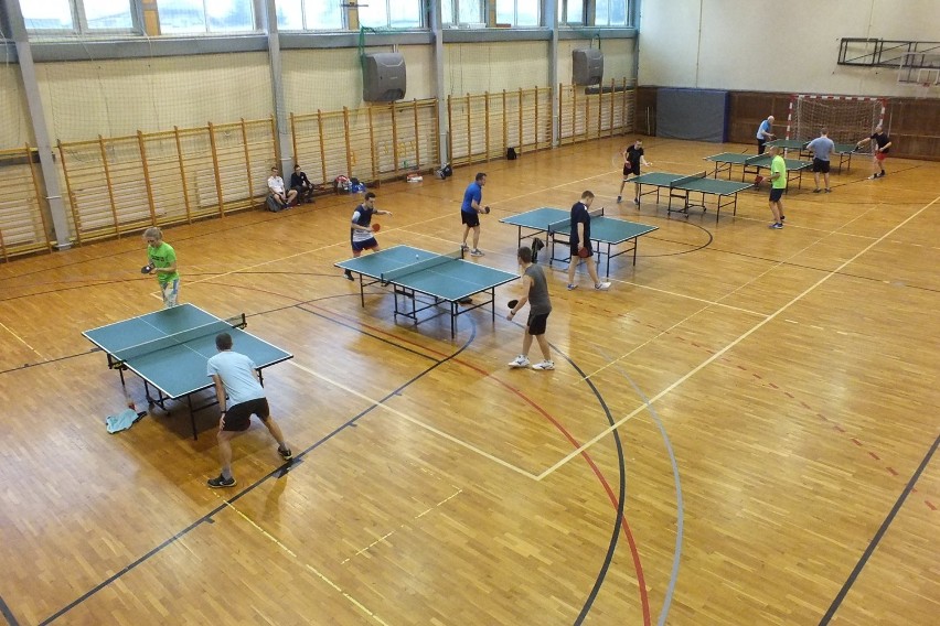 Turniej tenisa stołowego w hali OSiR w Pniewach