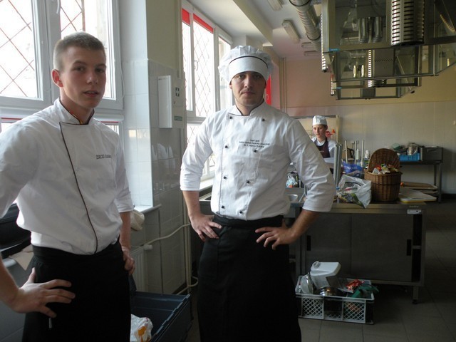 Konrad Dzikowski i Alan Śmiglewski z ZSRCKU w Kościelcu wzięli udział w konkursie kulinarnym "Lubuskie smaki"