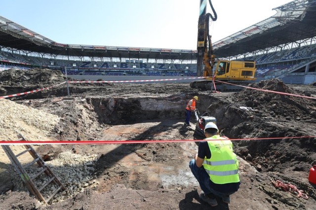 18.07.2023 r. Prace na budowie czwartej trybuny stadionu Górnika Zabrze.